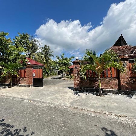 Capital O 92615 Villa Utama D'Alas Purwo Ringinpintu Exterior photo