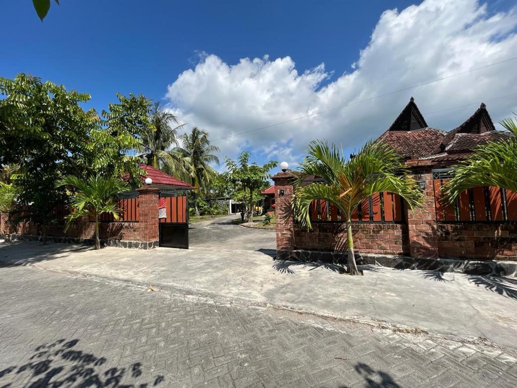 Capital O 92615 Villa Utama D'Alas Purwo Ringinpintu Exterior photo