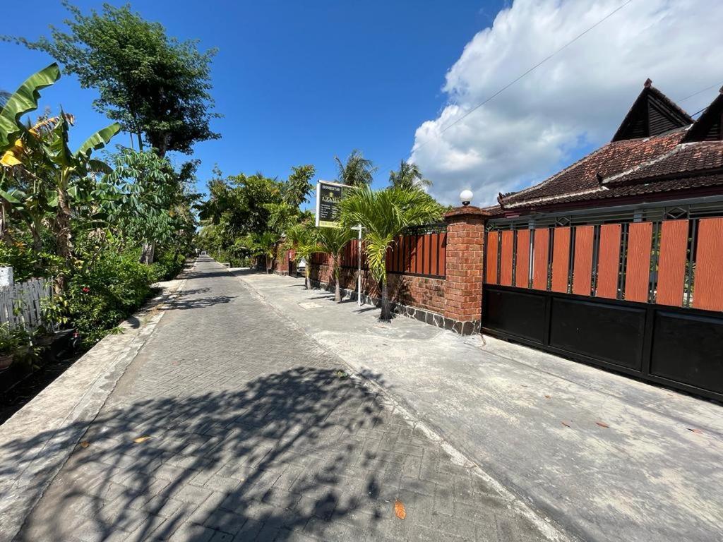 Capital O 92615 Villa Utama D'Alas Purwo Ringinpintu Exterior photo