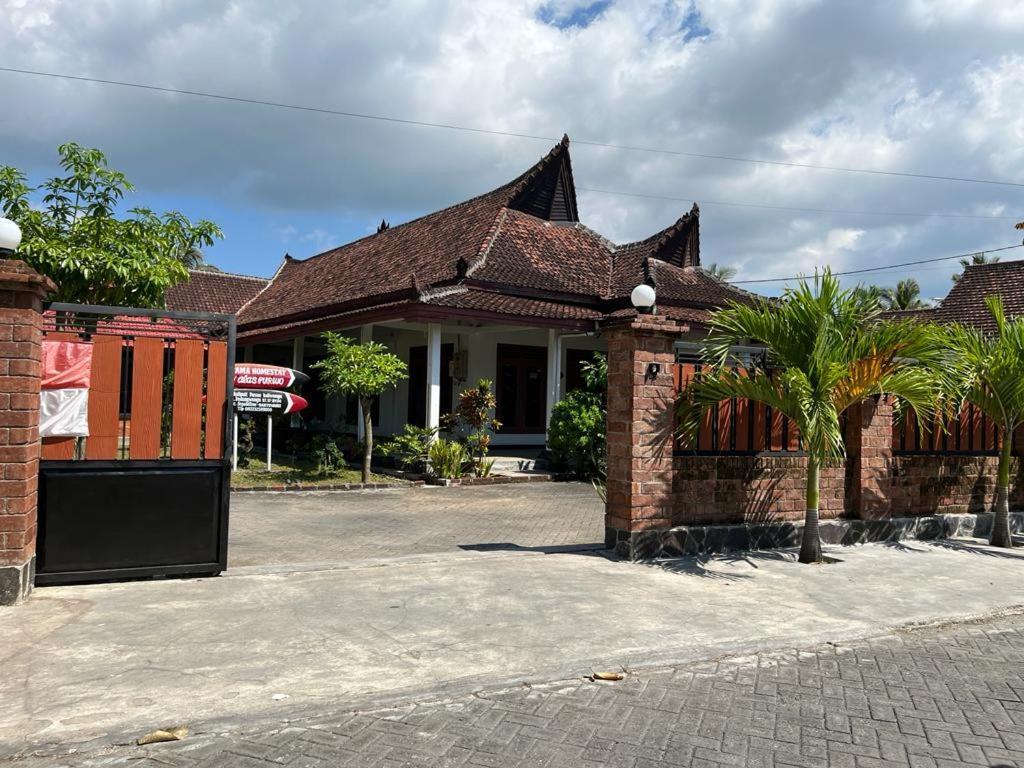 Capital O 92615 Villa Utama D'Alas Purwo Ringinpintu Exterior photo